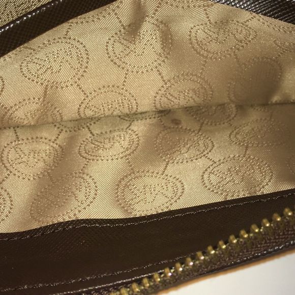Michael Kors Brown Monogram Jet Set Zip Wallet - Picture 8 of 8